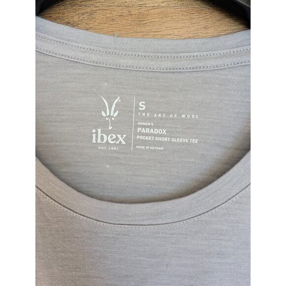 Ibex T Shirt Womens S Silver Melange Paradox Pocket Short Sleeve Round Neck NWT - Picture 3 of 4